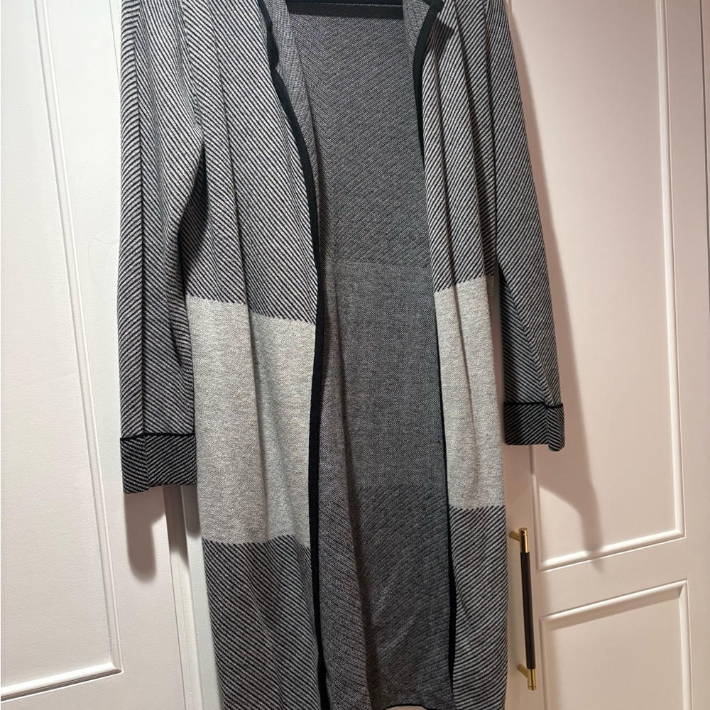Jones Studio Black and White Knit Cardigan